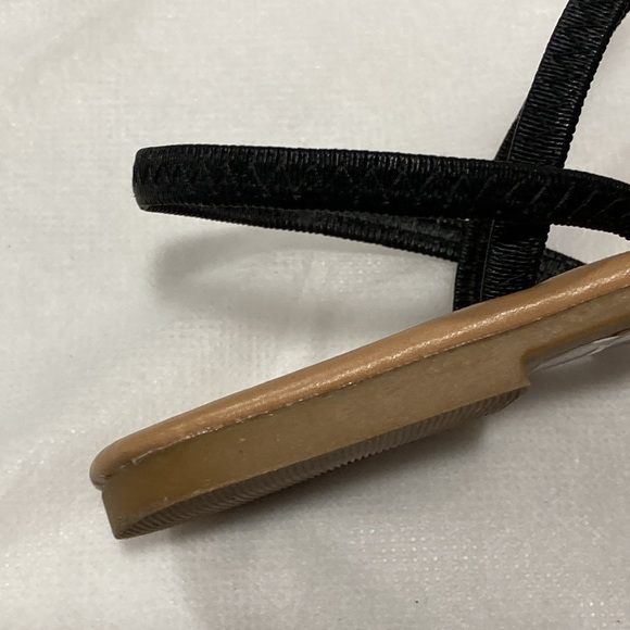 Le Chateau - Black Flat Heel Top Strap Sandals - Size 6.5 - Picture 5 of 11